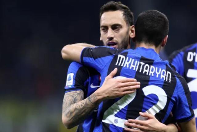 HENRIKH MKHITARYAN Y HAKAN CALHANOGLU, EL PARTICULAR MEDIOCAMPO ARMENIO-TURCO DEL INTER..jpg