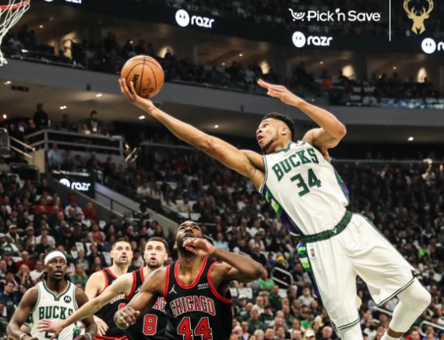 kaiyun体育-季后赛首战进攻低迷哑火 冠军防守助雄鹿险度难关