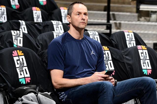 开云体育app-公牛副总裁首次面对老东家 掘金球员向他感谢致意