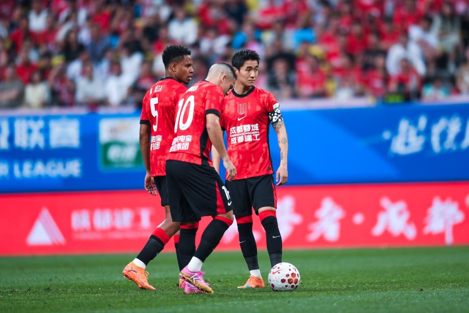 中超-席尔瓦传射建功韦世豪进球 成都蓉城战胜浙江